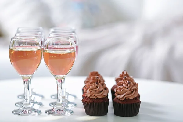 Degustazione di cupcake al vino e cioccolato, primo piano — Foto Stock