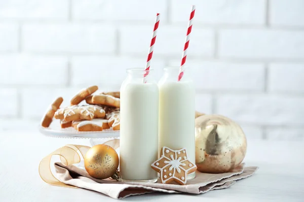 美丽圣诞饼干和牛奶的组成 — 图库照片