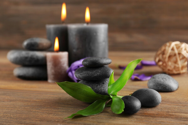 candles with flowers and pebbles