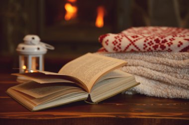 Kitap ve mumlar vintage tablo