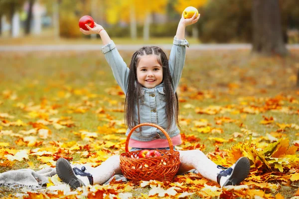 Beautiful little girl with apples — Stock Photo, Image