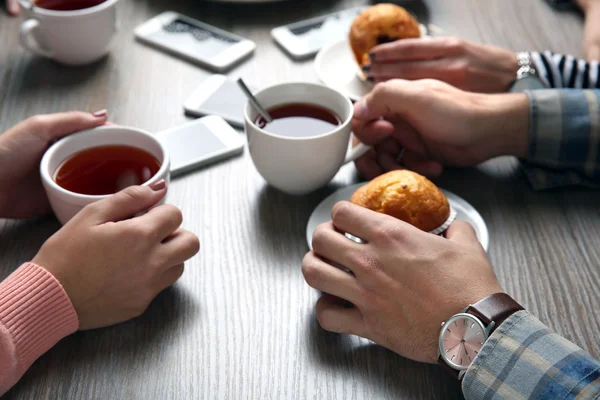 Hands with smart phone — Stock Photo, Image