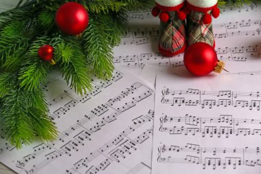 Noel dekorasyonu ile müzik notlar