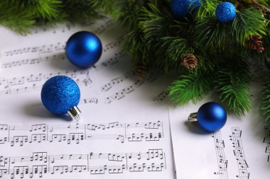 Noel dekorasyonu ile müzik notlar