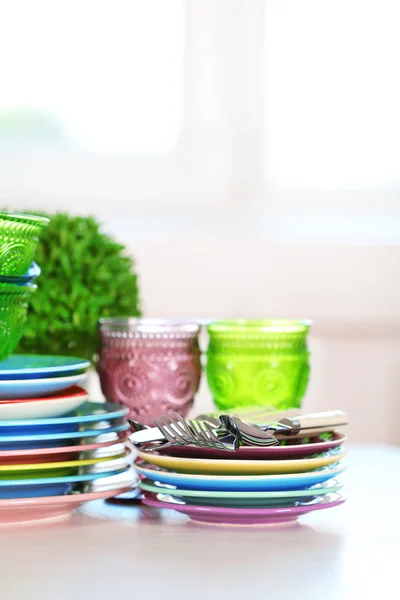 Clean plates, glasses and cutlery — Stock Photo, Image