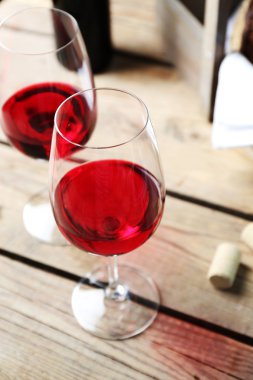 Şarap ve ekmek açık renkli natürmort