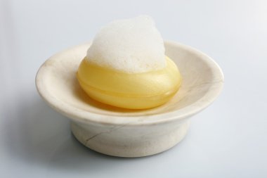 Köpük sabun parçası