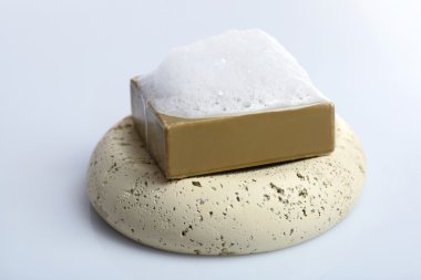 Köpük sabun parçası