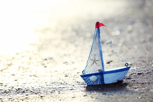 Little yacht on seashore — Stock Photo, Image