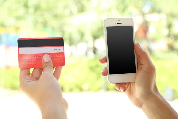 Mobile banking used by woman — Stock Photo, Image