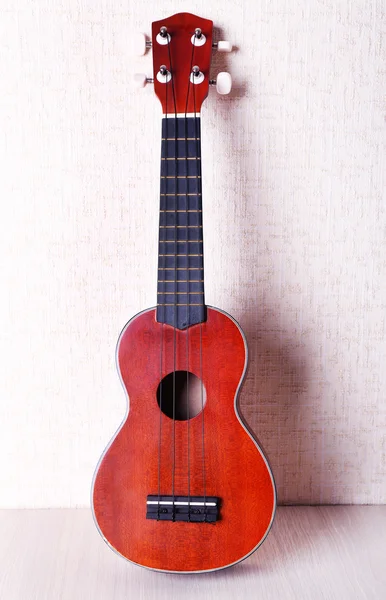 Bella chitarra acustica hawaiana — Foto Stock