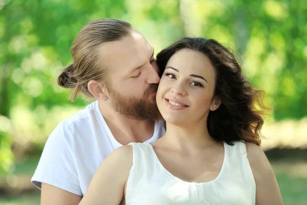 Embracing couple in the park — Stock Photo, Image