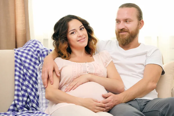 Paar wartet auf Geburt des Babys — Stockfoto