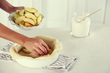 kadın yapma elmalı turta