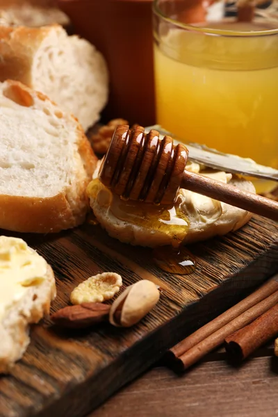 Healthy breakfast with bread — Stock Photo, Image
