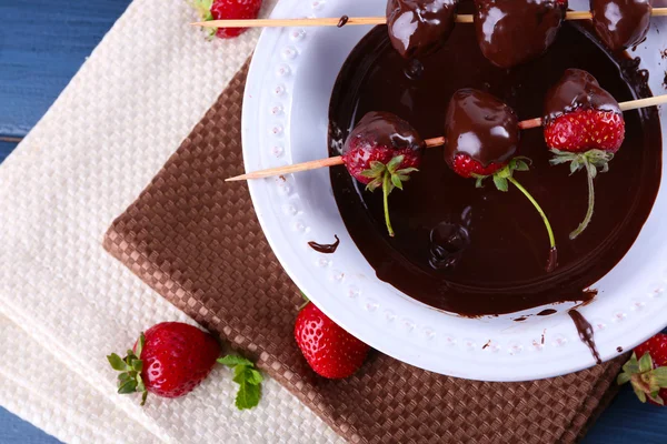 Delicious strawberries in chocolate — Stock Photo, Image