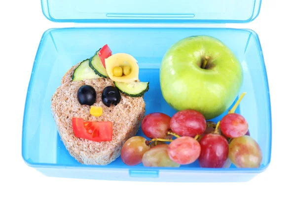 Scatola pranzo con panino creativo e frutta isolata su sfondo bianco — Foto Stock