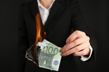 Kadın yanan Euro banknot portre