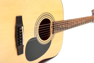 gitar beyaz üzerine izole