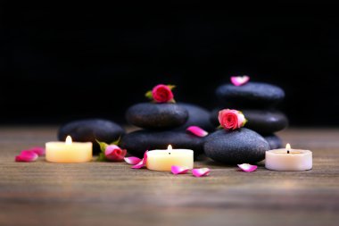 spa taşları ve mumlar