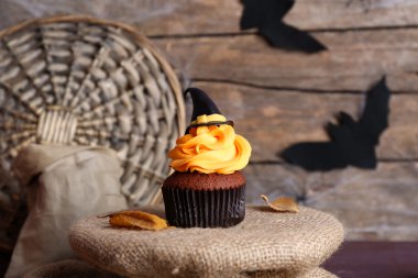 Cadılar Bayramı cupcake tablo portre üzerinde