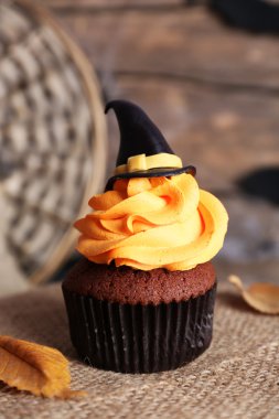 Cadılar Bayramı cupcake tablo portre üzerinde