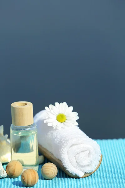 Beautiful composition of spa treatment on sea background — Stock Photo, Image