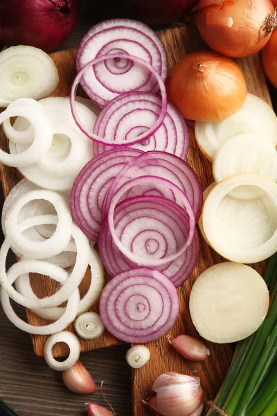 Sliced different onions background — Stock Photo, Image