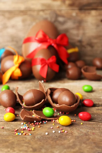 Chocolate Easter eggs on wooden background — Stock Photo, Image