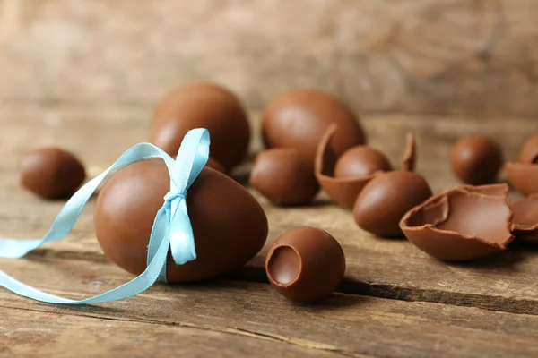 Chocolate Easter eggs on wooden background — Stock Photo, Image