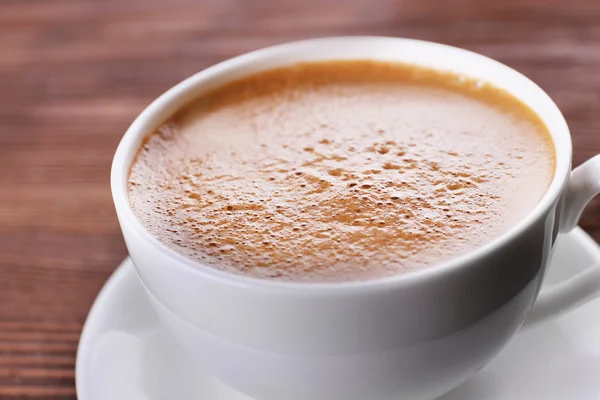 Xícara de café em fundo de madeira — Fotografia de Stock