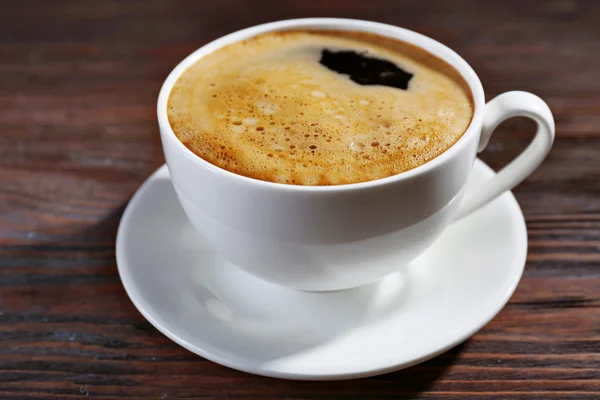 Cup of coffee on wooden background — Stock Photo, Image