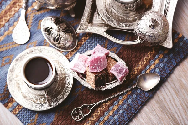Antique tea-set with Turkish delight on table close-up — Stock Photo, Image