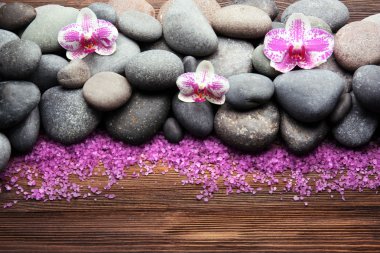 Spa taşlar ve orkide