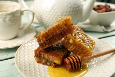 Petek, tatlım, bir kase çaydanlık