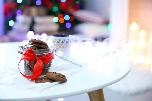 Christmas cookies en kopje thee — Stockfoto