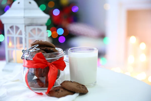 Christmas cookies op tabel thuis — Stockfoto