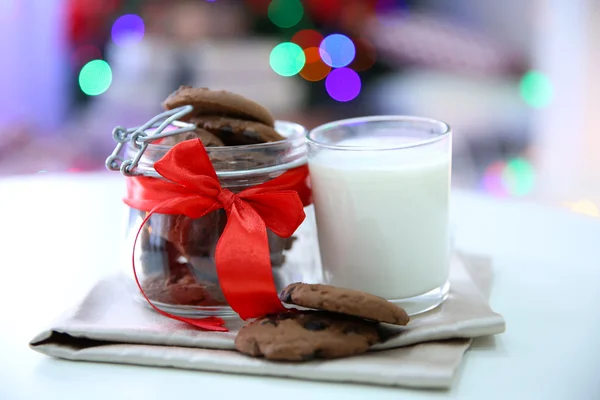 自宅のテーブルの上のクリスマスのクッキー — ストック写真