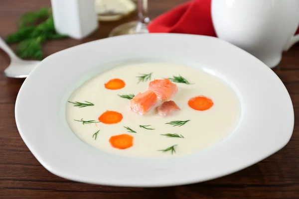 Sopa de crema con salmón y zanahoria — Foto de Stock