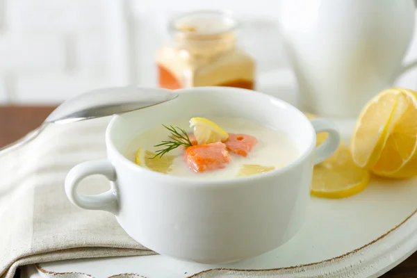 Deliciosa sopa de crema de salmón — Foto de Stock