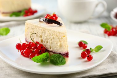 Sofrada böğürtlenli leziz cheesecake.