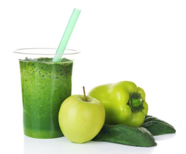 taze sebze suyu üzerinde beyaz izole