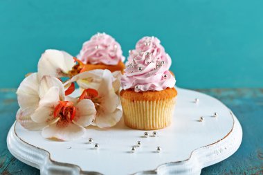 Lezzetli kek dekore edilmiş