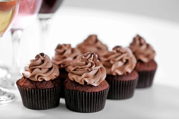 Degustazione di cupcake al vino e cioccolato, primo piano — Foto Stock