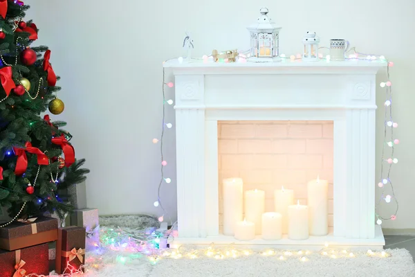 Árbol de Navidad perfecto con regalos — Foto de Stock