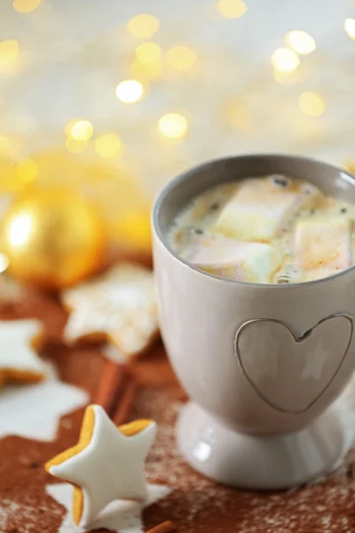 Belle composition avec tasse de cacao et biscuits de Noël — Photo