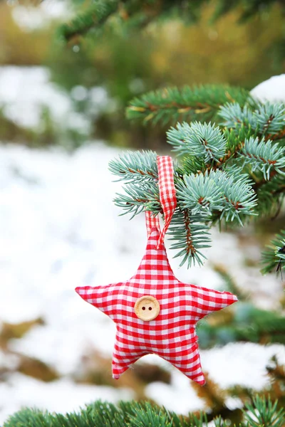 Noel oyuncak köknar ağacı üzerinde — Stok fotoğraf