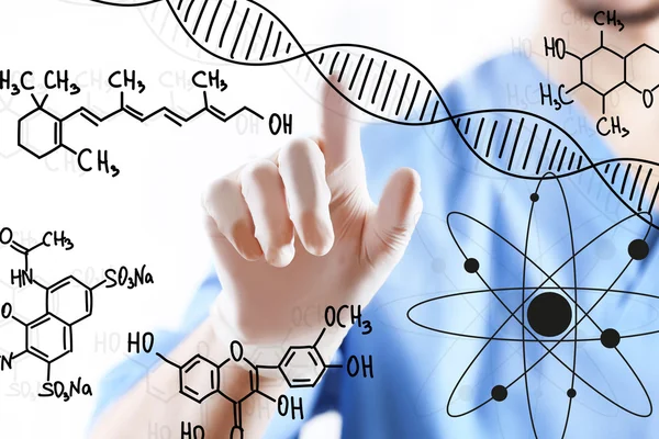 Médico que trabalha com molécula de DNA — Fotografia de Stock