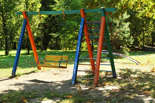 Дитячий майданчик у парку — стокове фото