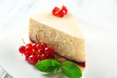 Sofrada böğürtlenli leziz cheesecake.